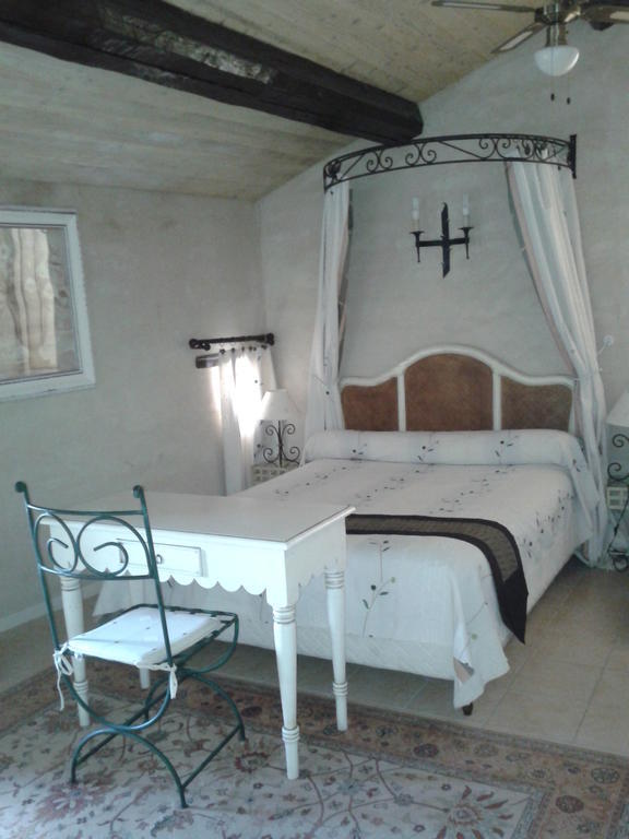 Bed and Breakfast Le Chateau Des Estubiers Sérignan-du-Comtat Pokoj fotografie