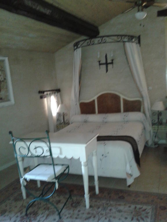 Bed and Breakfast Le Chateau Des Estubiers Sérignan-du-Comtat Pokoj fotografie